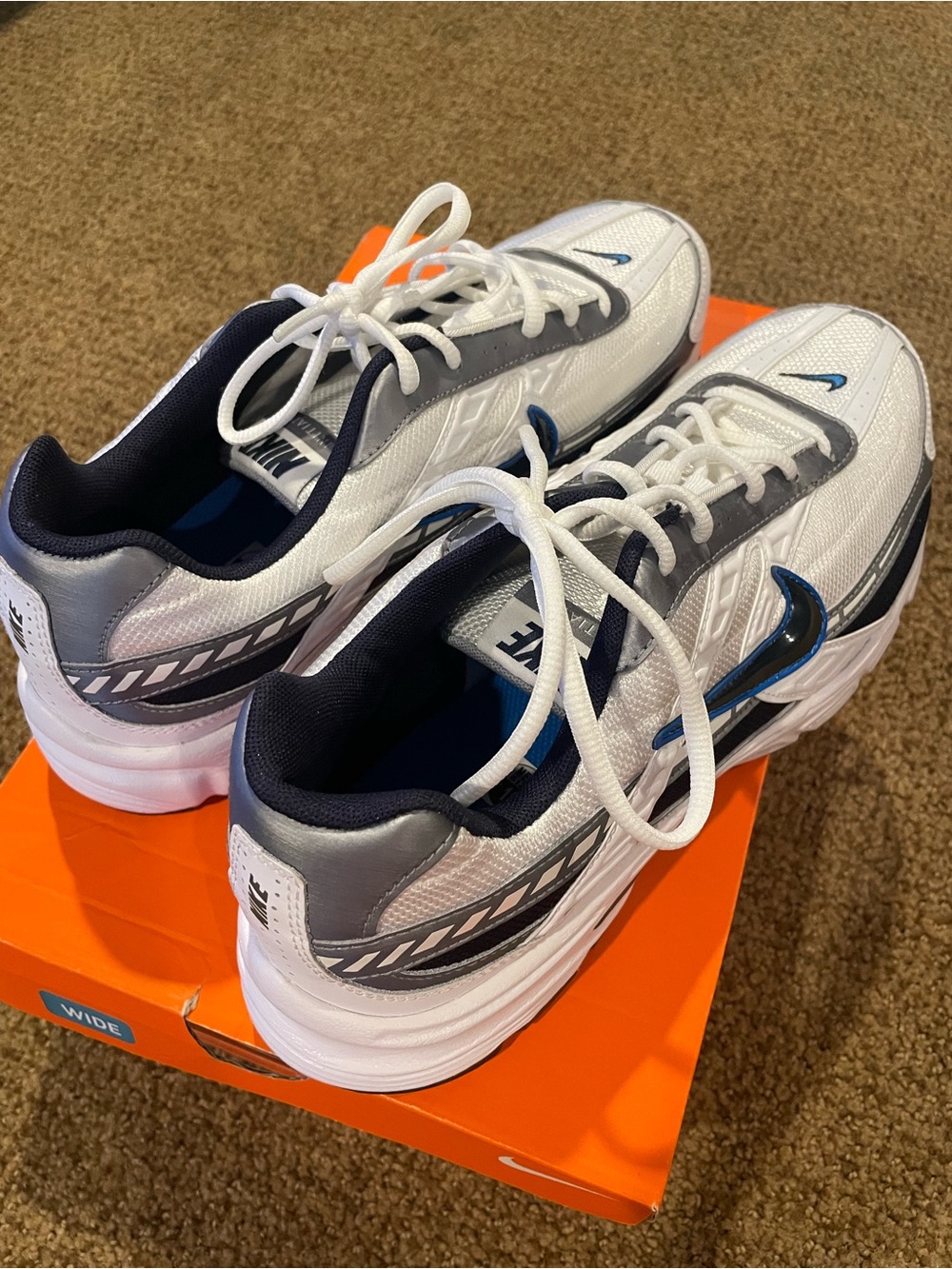 Nike Men’s White Gray Navy Blue Athletic Sneakers